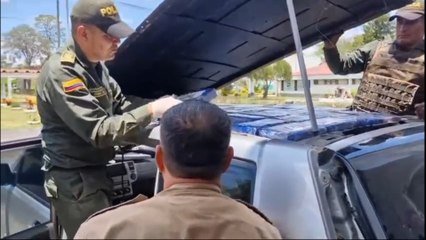 Camuflaban droga en el techo y piso de una camioneta: eran 79 kilos de cocaína
