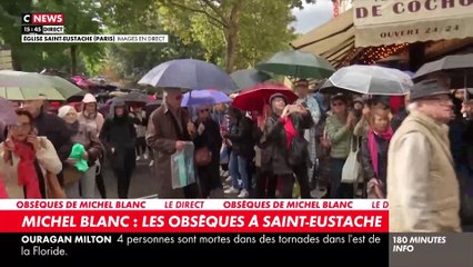 Regardez les images très émouvantes du cercueil de Michel Blanc, décédé à l'âge de 72 ans, qui est entré dans l'église Saint-Eustache à Paris cet après-midi