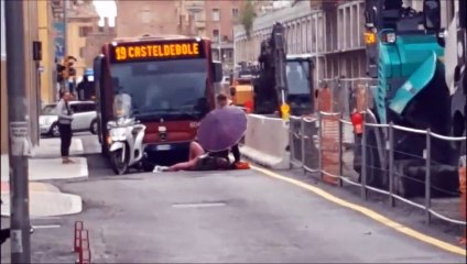 Video a Bologna: incidente e polemiche in via Saffi