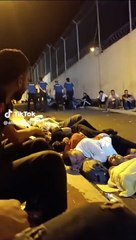 Descargar video: Migrants afghans dans le centre de Tuzla