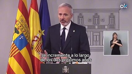 Azcón le regala a Sánchez una medida de la Virgen del Pilar y ambos la lucen en sus muñecas
