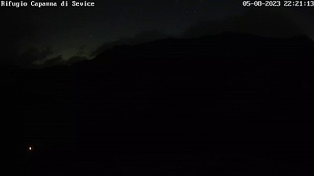 Lo squarcio nel cielo ieri notte, ecco che cosa ha registrato la web cam sul monte Velino