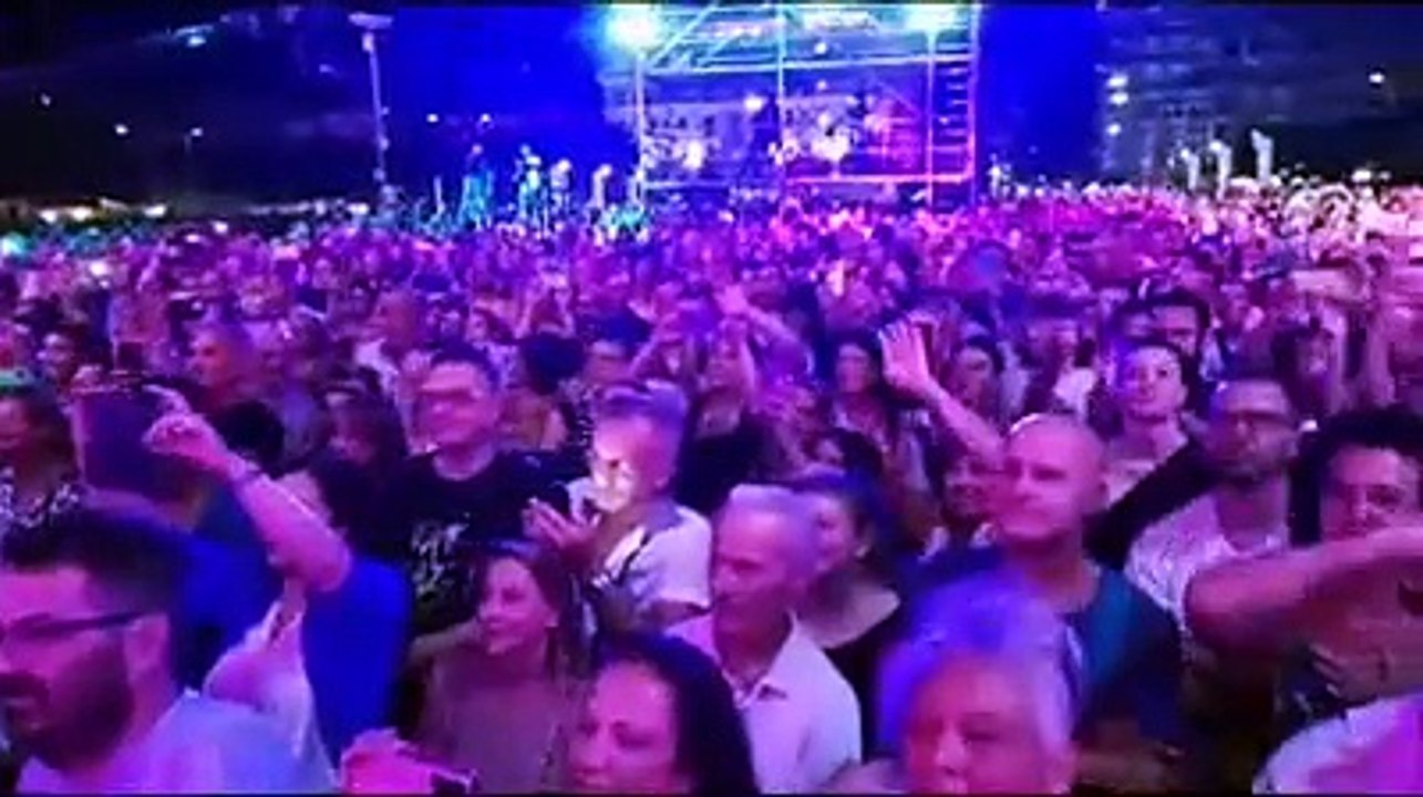 Grignani a sorpresa: la sua Destinazione paradiso in dialetto abruzzese