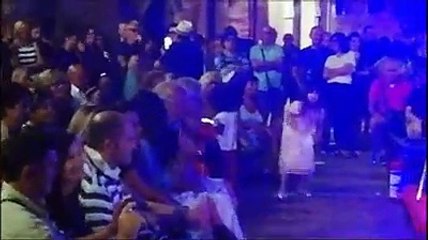 Spoltore balla il rock 'n roll in piazza, e la magica chitarra di Daniele Mammarella