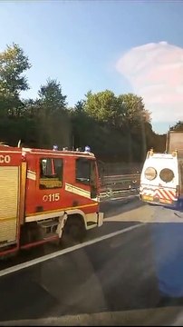 Il camion ribaltato sull'A24, conducente si salva nella cabina distrutta