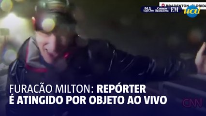 Скачать видео: Repórter é atingido por objeto durante a cobertura do Furacão Milton