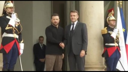 Zelensky a Parigi, poi Roma: il tour per chiedere aiuto agli alleati