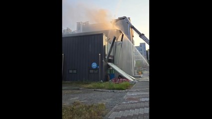 경기 화성 컨테이너 건물에서 화재..."용접 작업 중 불" / YTN