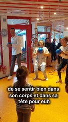 Alexis Hanquinquant fait du sport avec les enfants du CHU de Rouen
