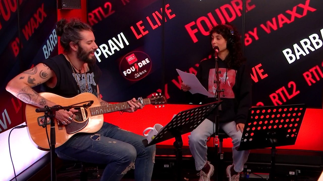 Barbara Pravi et Waxx interprètent "Please, Please, Please" en live dans Foudre