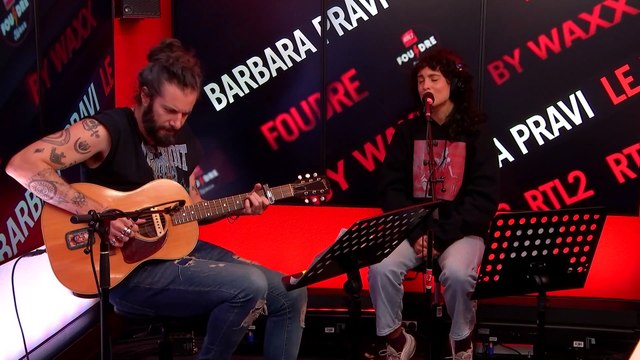 Barbara Pravi et Waxx interprètent Voilà en live dans Foudre