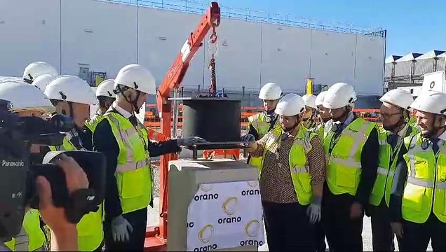 La pose de la première pierre de l'extension de l'usine Georges-Besse II à Tricastin