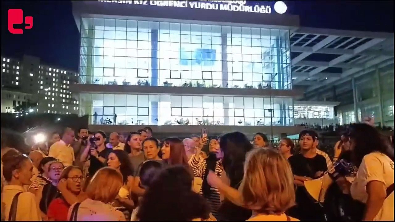 Mersin'de taciz protestosu: Kadınlar polis ablukası altında açıklama yaptı