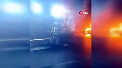 İstanbul'da seyir halindeki otomobil alev alev yandı