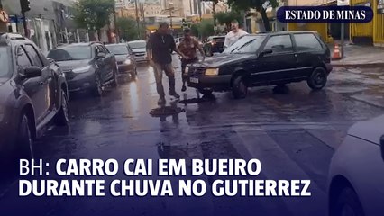 BH: carro cai em bueiro durante chuva no Gutierrez