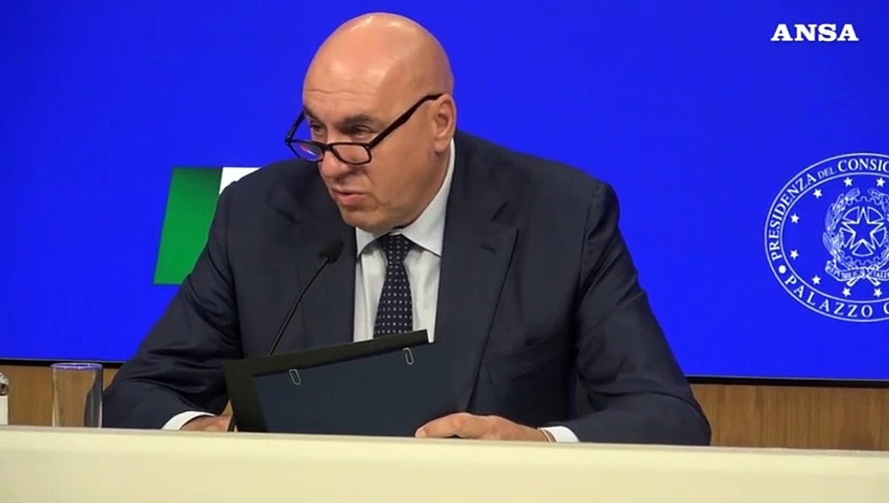 Libano, Crosetto: "Atti ostili contro Unifil possibili crimini guerra"