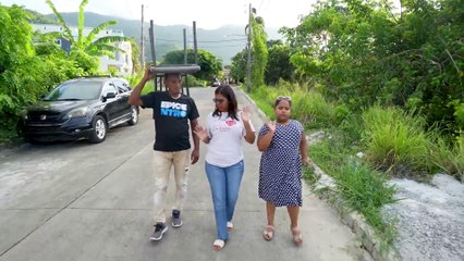 EL VIAJERO Y EL MAESTRO DE INGLES NAVILA Y LUCIANA