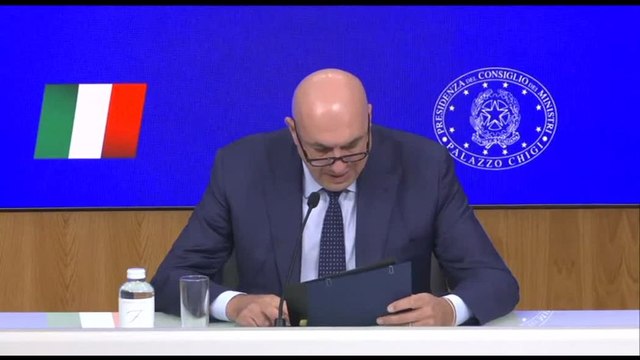 Crosetto: atti ostili potrebbero costituire crimini di guerra