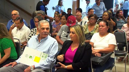 Se hizo entrega simbólica  de varios testamentos