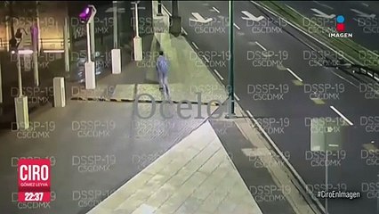 Detienen a hombre que lanzó martillo a fachada del INAI