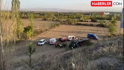 Afyonkarahisar'da Yolcu Otobüsü Şarampole Devrildi: 21 Yaralı