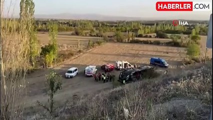 Afyonkarahisar'da Yolcu Otobüsü Şarampole Devrildi: 21 Yaralı