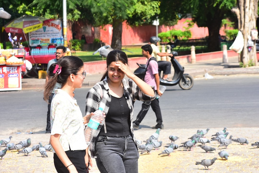 Mosam :  गुलाबी नगर में मौसम होने लगा नर्म, राजधानी में सर्दी की दस्तक