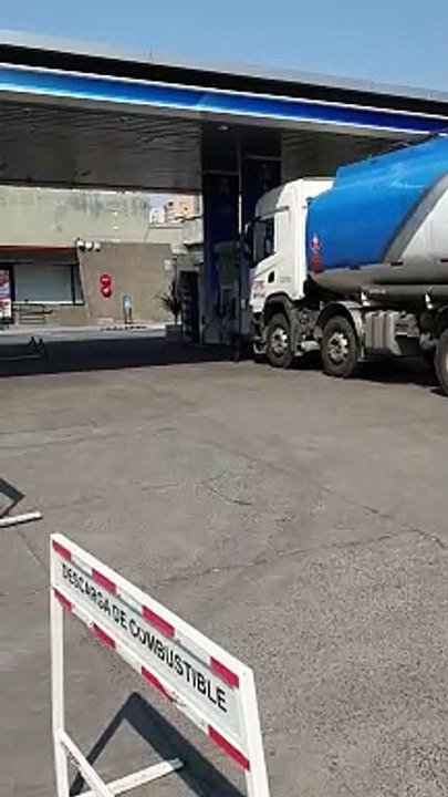 Gas Truck Refueling in Santiago  ⛽
