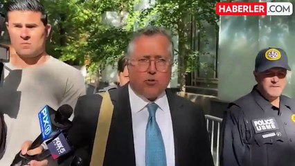 Mahkemeye zincirle getirilen Diddy, duruşma boyunca etrafına bakıp sırıttı