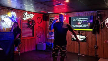 KISS - GOLD GIN (PERFORMED LIVE AT SCOREZ)