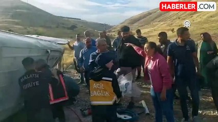 Malatya'da Yolcu Minibüsü Devrildi: 17 Yaralı
