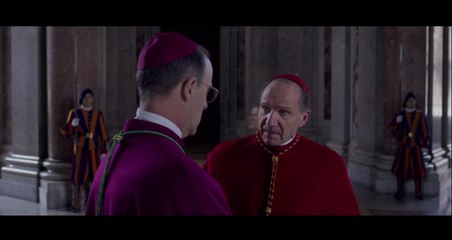 Thriller au Vatican : la nouvelle bande-annonce de Conclave avec Ralph Fiennes (VOST)