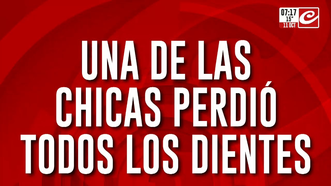 Jóvenes chocaron contra el Metrobús de Palermo: una de las chicas perdió todos los dientes