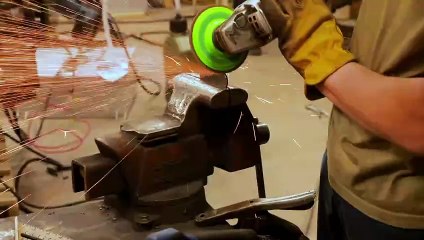 Rusty Bench Vise Broken - Amazing Restoration