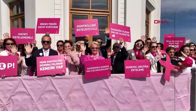 Kız Kulesi'ne meme kanserine farkındalık için pembe kurdele asıldı!