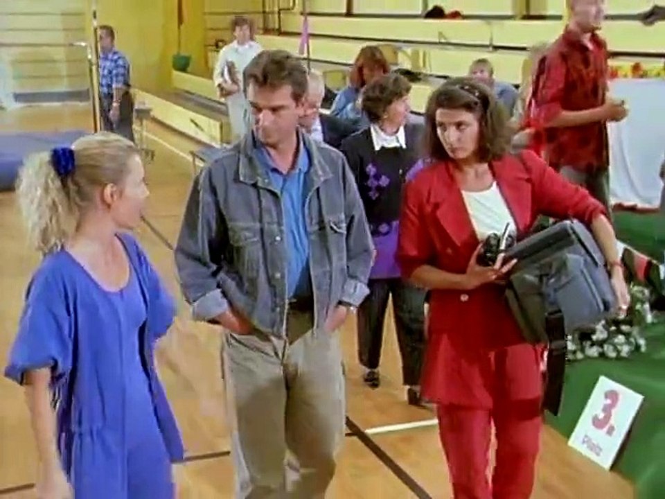 Unser Charly S01E01-Kleiner Affe-Große Liebe