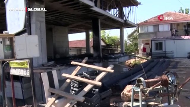İnşaattaki strafor köpükler yandı, gökyüzünü dumanlar kapladı