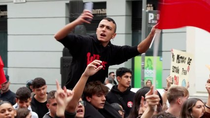 Cientos de alumnos se manifiestan contra Alegría y las CCAA por la Selectividad