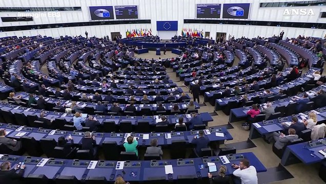 Strasburgo, Sinistra Ue intona Bella ciao al termine del discorso di Orban