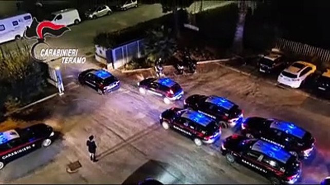 Tentato omicidio a Martinsicuro: scattano l'operazione con sei arresti e le ricerche di armi e droga dei carabinieri