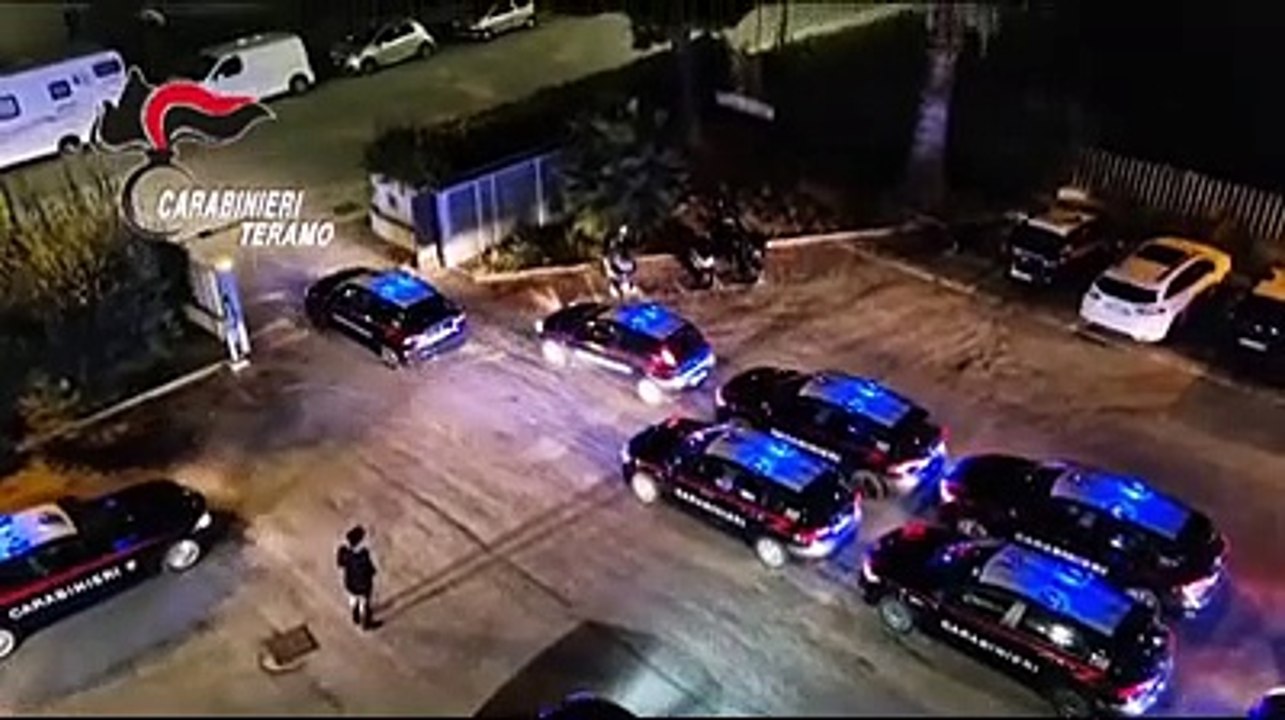 Tentato omicidio a Martinsicuro: scattano l'operazione con sei arresti e le ricerche di armi e droga dei carabinieri