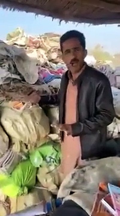 *پوری پیپلز پارٹی کی قیادت کو خاص کر پیپلز پارٹی کے سنڌ کے وزیر تعلیم سردار شاہ کو ڈوب کر چلو بھر پانی میں ڈوب کر مرجانا چاھیئے، سنڌی نصاب کے کتاب جو کہ گورنمنٹ کی طرف سے بچوں میں تقسیم ہونے تھے، وہ سب کتاب گھوٹکی کے ایک کباڑی کی دکان سے ملے ہیں*