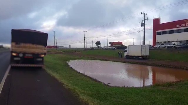 Acidente entre carreta e caminhão é registrado na BR-277, em Cascavel