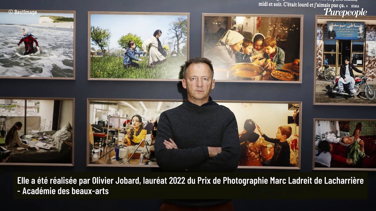 Yann Arthus-Bertrand admire aux côtés de Marc Ladreit de Lacharrière une oeuvre puissante et rare