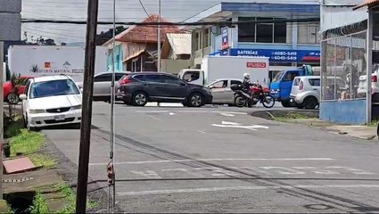 declaraciones-Naciente de agua en pleno centro de Curridabat-111024