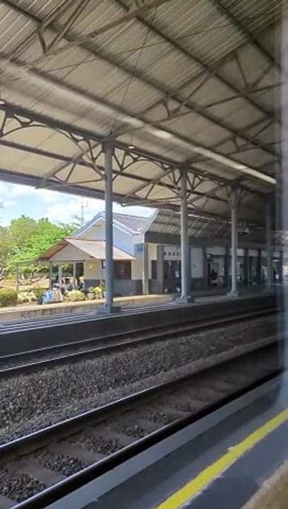 Ijin Melewati Stasiun