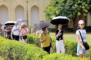 Mosam :  बौछारों के बाद राजधानी जयपुर में अलसुबह होने लगा गुलाबी ठंड का अहसास