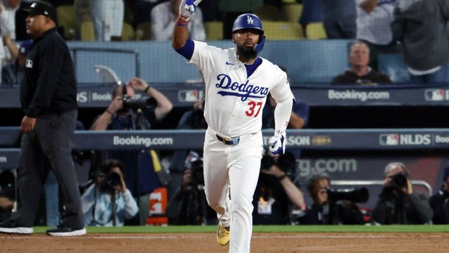 Teoscar Hernandez Hits Home Run at Dodger Stadium Tonight