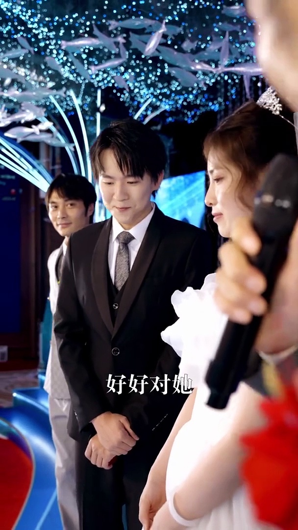 多多握握她的手