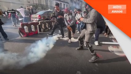 Pekerja pengangkutan bertempur dengan polis di Peru